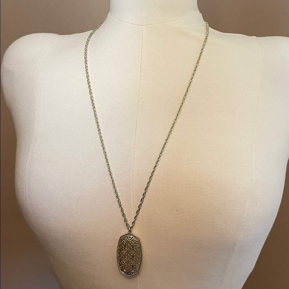 Kendra Scott Rae loong Filgree pendant necklace